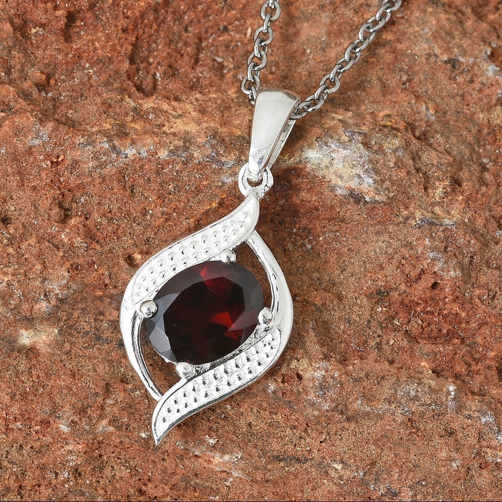 MOZAMBIQUE GARNET PENDANT